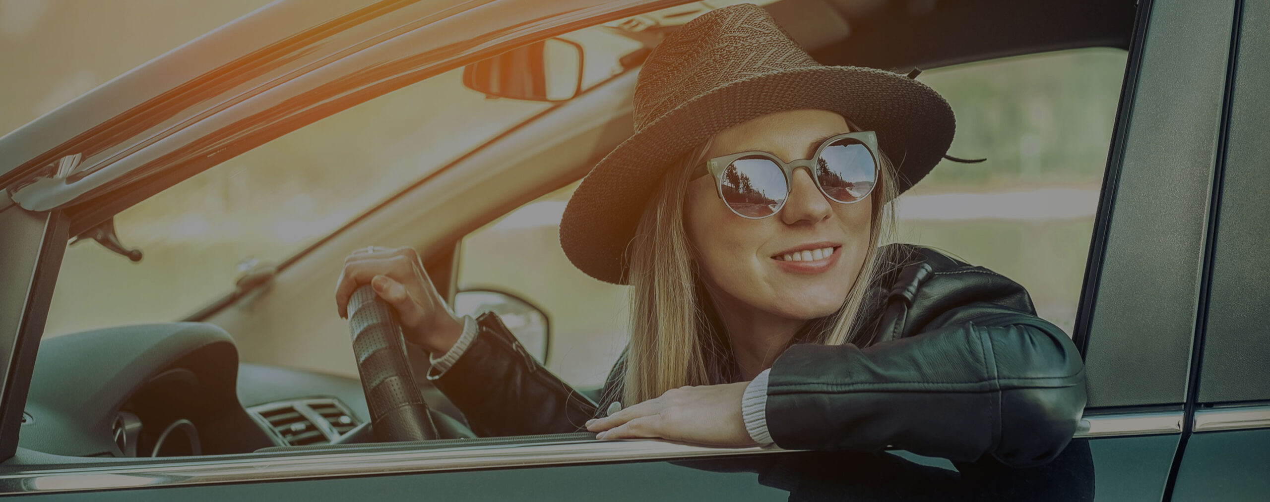 banner_woman_car_window